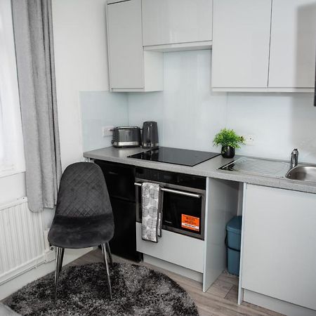 Small But Cozy Studio, Great Tube Connection Лондон Екстер'єр фото