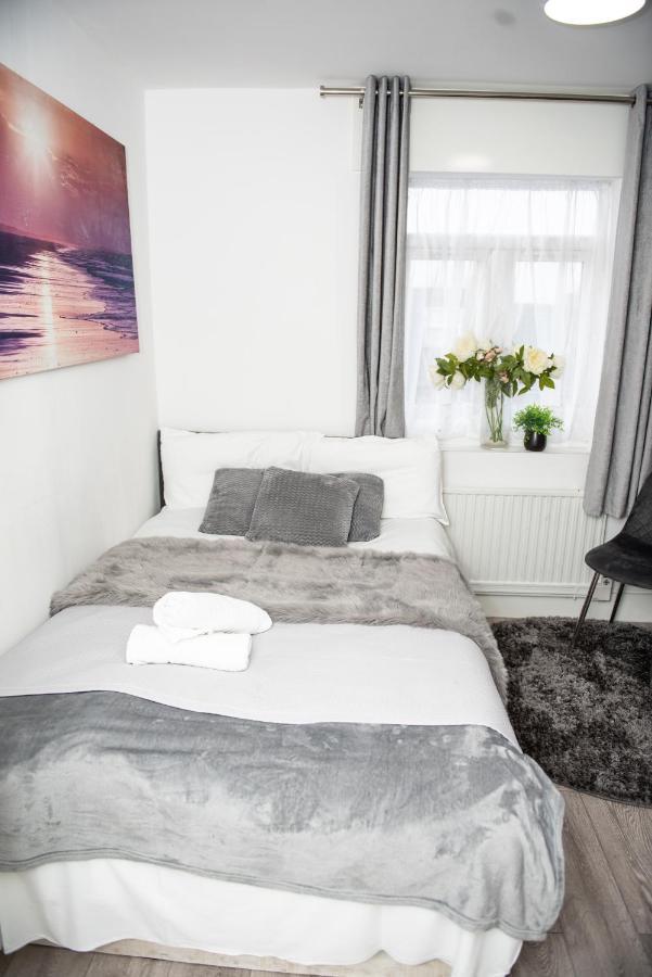 Small But Cozy Studio, Great Tube Connection Лондон Екстер'єр фото