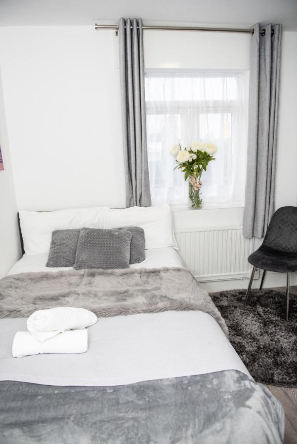 Small But Cozy Studio, Great Tube Connection Лондон Екстер'єр фото