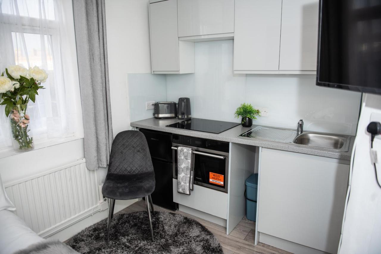 Small But Cozy Studio, Great Tube Connection Лондон Екстер'єр фото